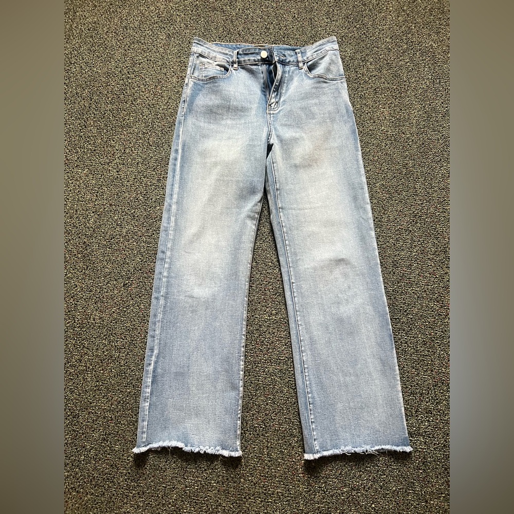 98% Cotton Straight Leg Lightly Frayed Hem Light Wash High-Wais Denim Blue Jeans